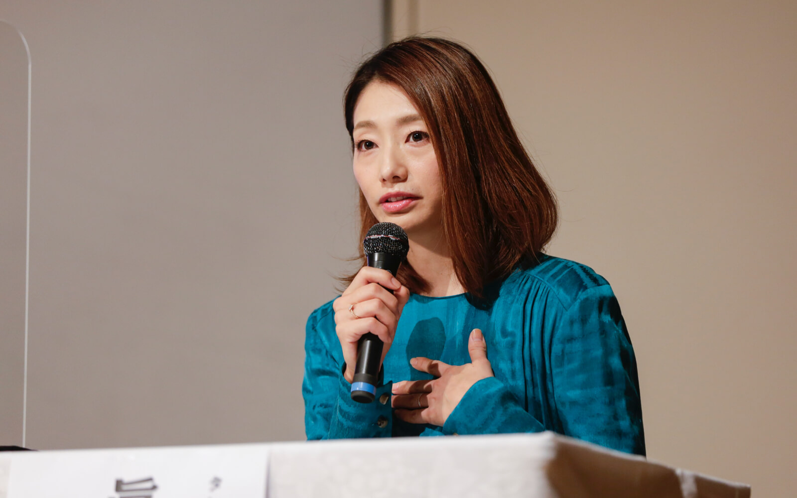 質問に答える真鍋かをりさん
