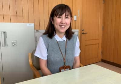 かわもと・ゆみこ／東京都生まれ。乳児院、幼稚園などを経て、2005年に神奈川県の里親対応専門員、2018年から神奈川県厚木児童相談所の里親担当児童福祉司。現在、里親41家族のほか、里子や一時保護のこども約70人を担当している。