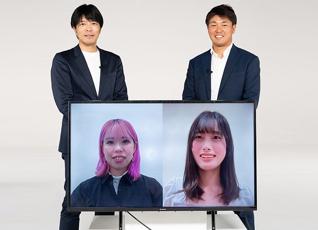 前列左から山本昌子さん、山内ゆなさん、後列左から関根和弘編集長、池田累さん。山本さんと山内さんは遠方からオンラインで参加しました